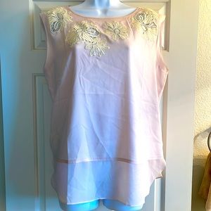 Ann Taylor M blush pink cream embroidered flowers tank